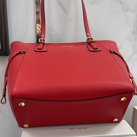 MICHAEL KORS VOYAGER FLAME EAST WEST TOTE LEATHER
30H1GV6T8L NWT - Picture 9 of 16